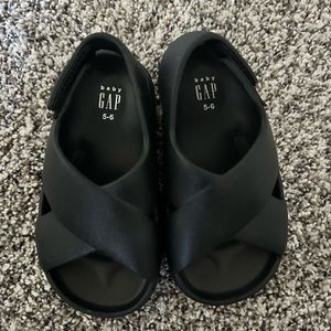 GAP Velcro sandals